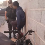 Trelew: menor aprehendido tras escapar en una moto robada y chocar contra un paredón