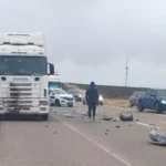 Choque en la doble trocha hacia Puerto Madryn: una mujer está grave