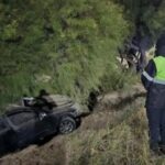 Accidente en Puerto Madryn: joven perdió el control y chocó contra los tamariscos