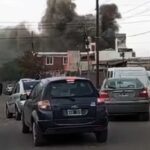 Amenazó a una taxista con un arma y su pareja incendió la casa para evitar un allanamiento