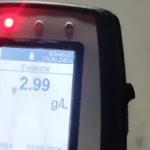 Conducía alcoholizado, hacía maniobras peligrosas y circulaba sin luces